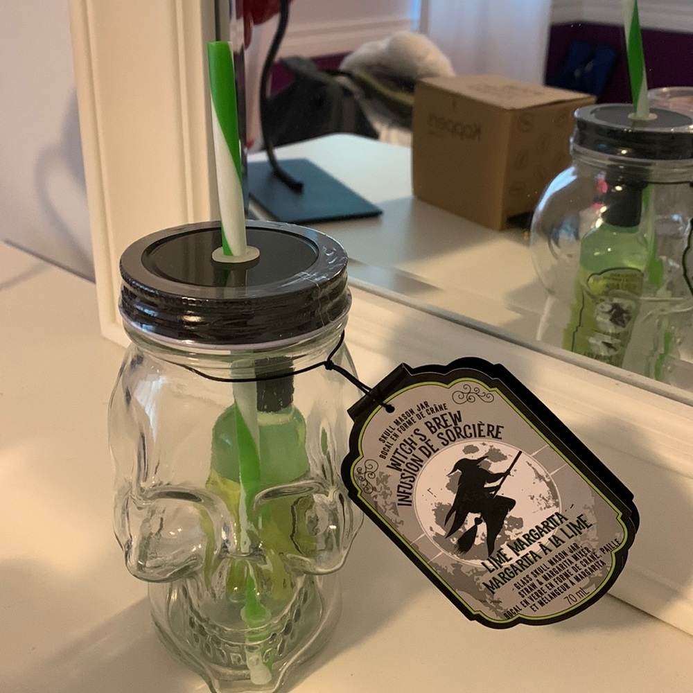 Skull glass with straw
